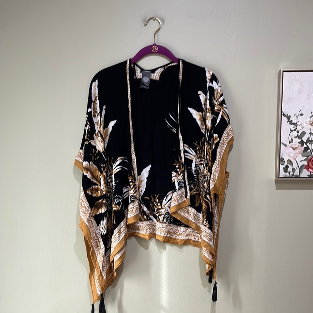 🌸Vince Camuto Black and Gold Floral Top